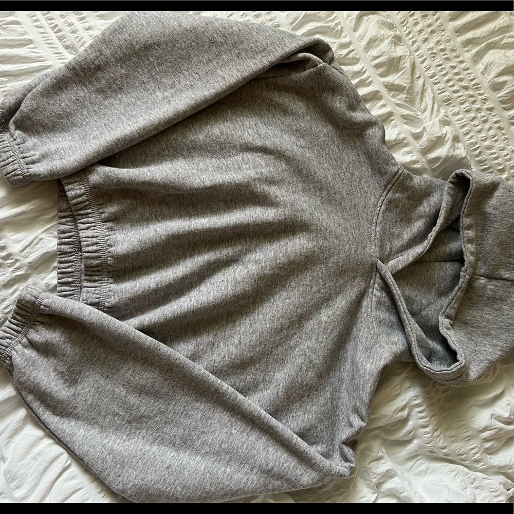 cropped hoodie
